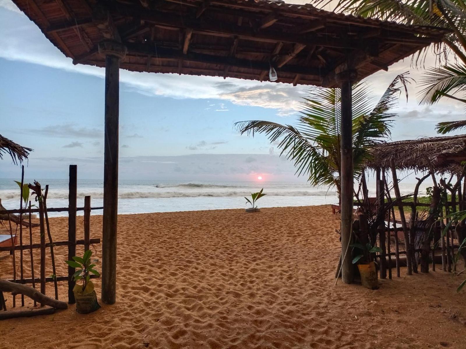 Ravana - Beach Cabanas Хикадува Екстериор снимка